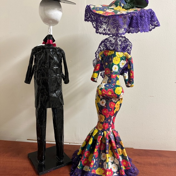 A pair of Paper Mache Skeletons - Picture 3 of 8